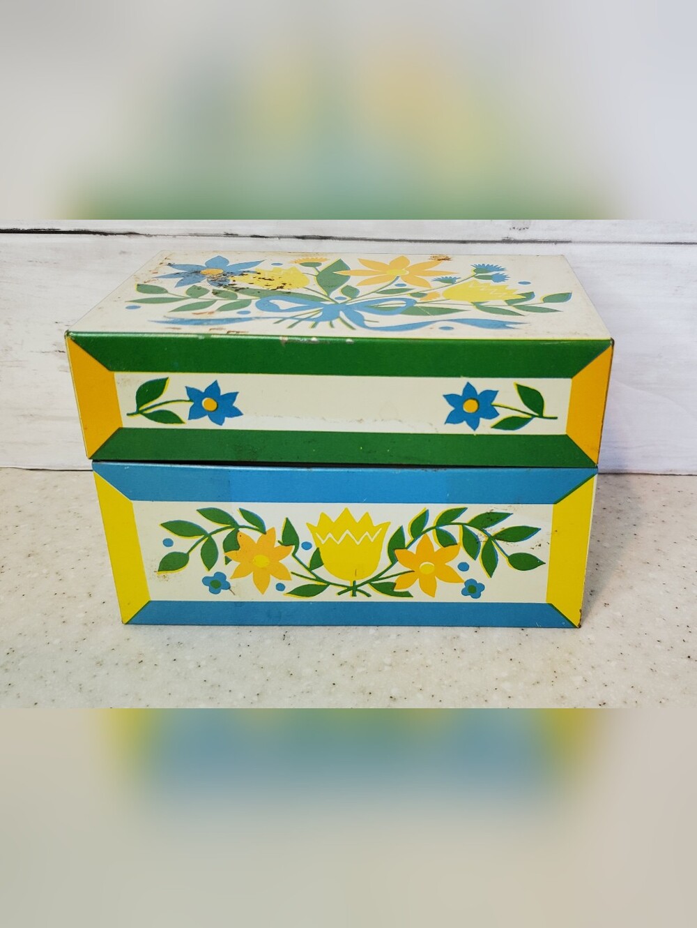 Vintage MCM Metal Recipe Box Floral Cottagecore Grandmacore Kitchen Storage Tin
